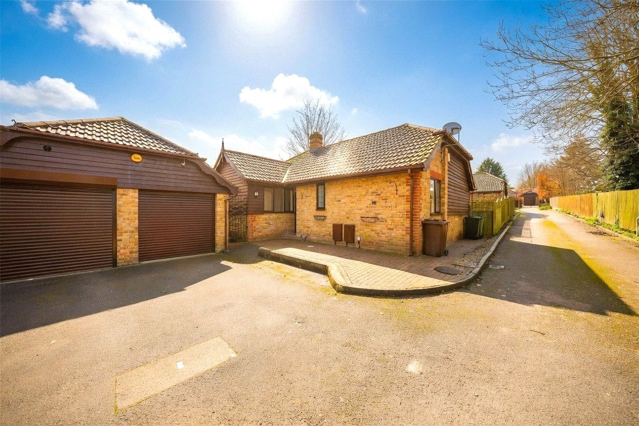 House Crompton Gardens in Maidstone