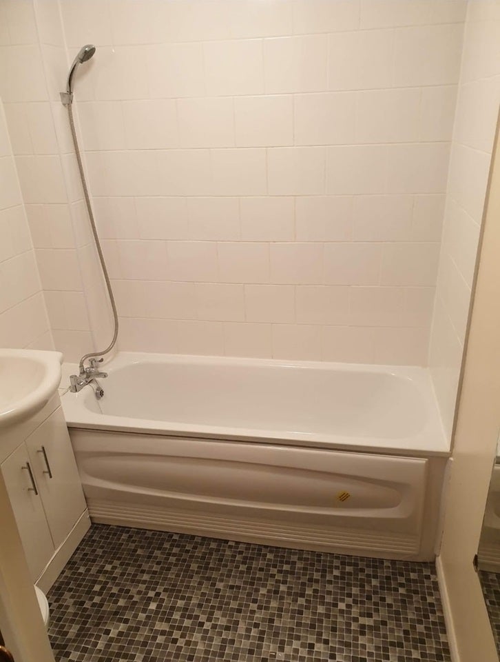 Flat Nightingale Way in Greater London