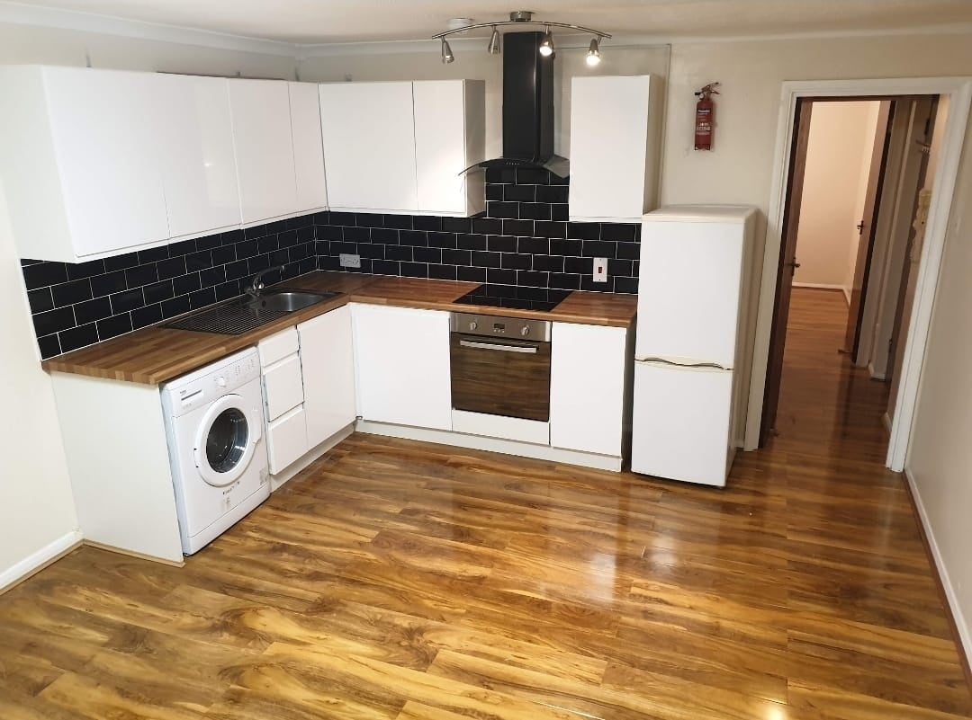 Flat Nightingale Way in Greater London