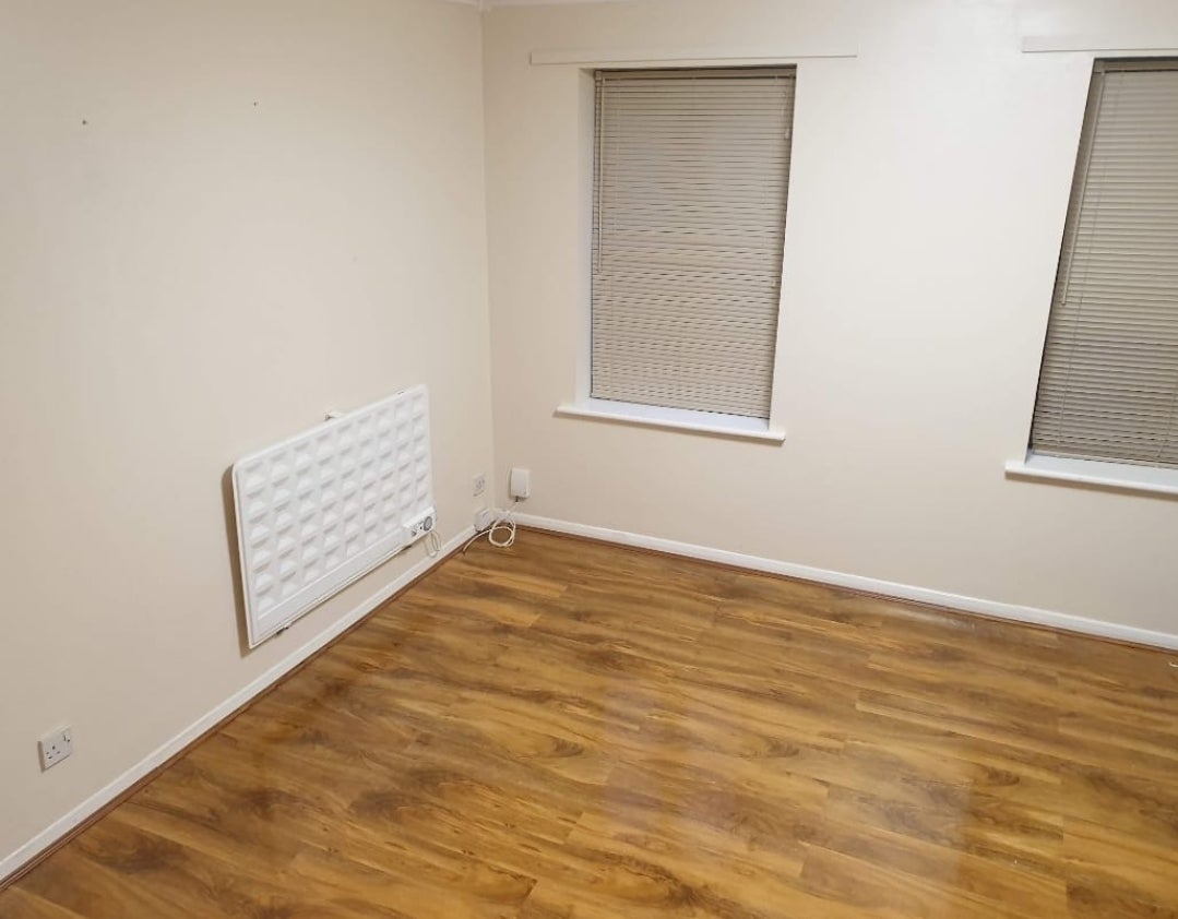 Flat Nightingale Way in Greater London