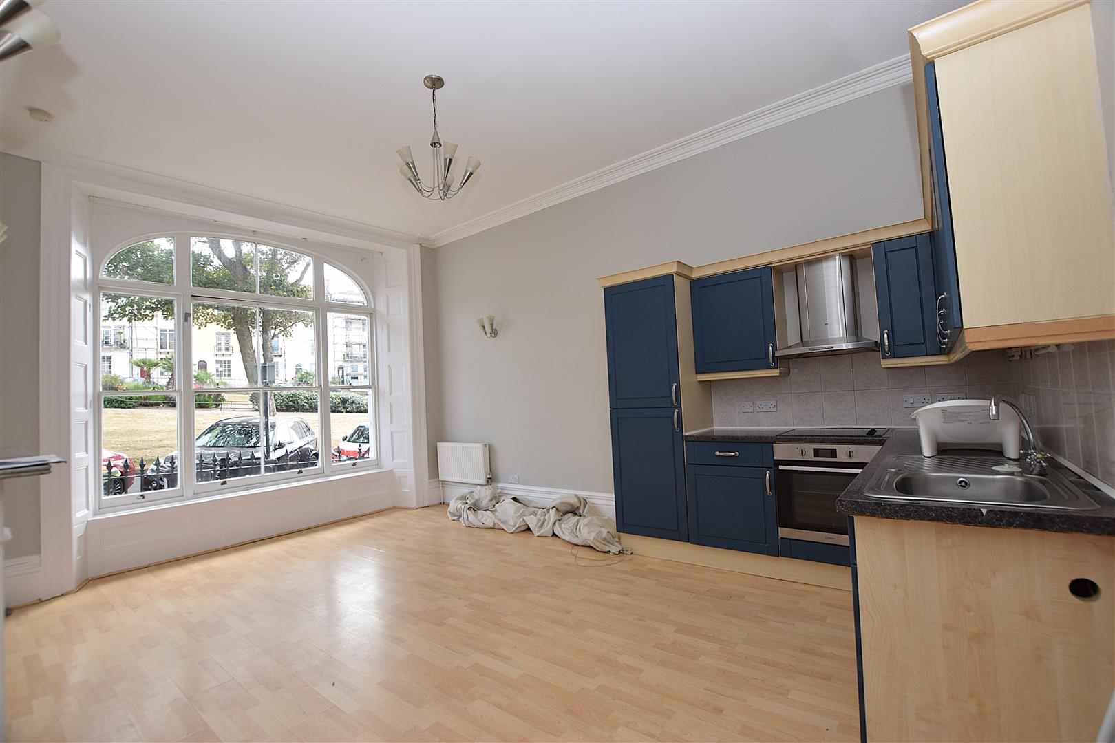 Flat Wellington Square in St Leonards