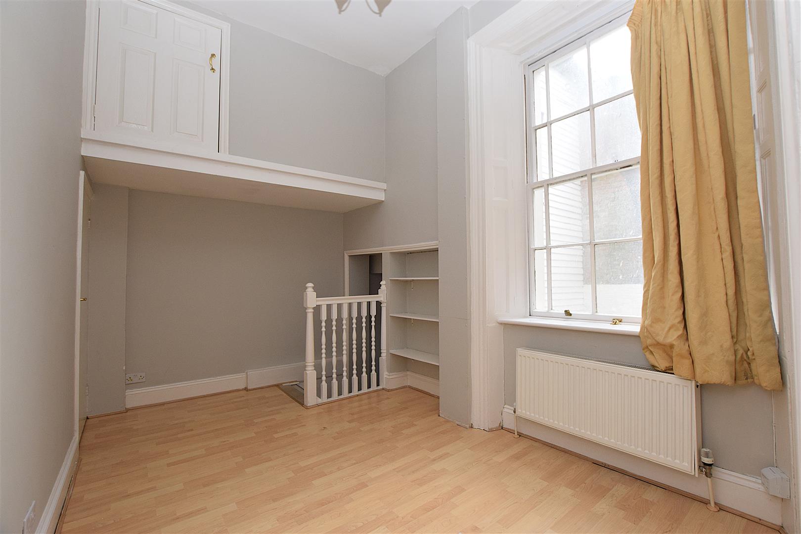 Flat Wellington Square in St Leonards