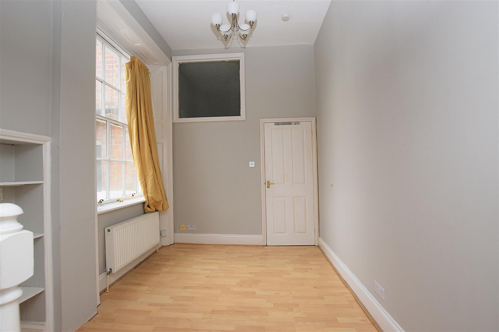 Flat Wellington Square in St Leonards