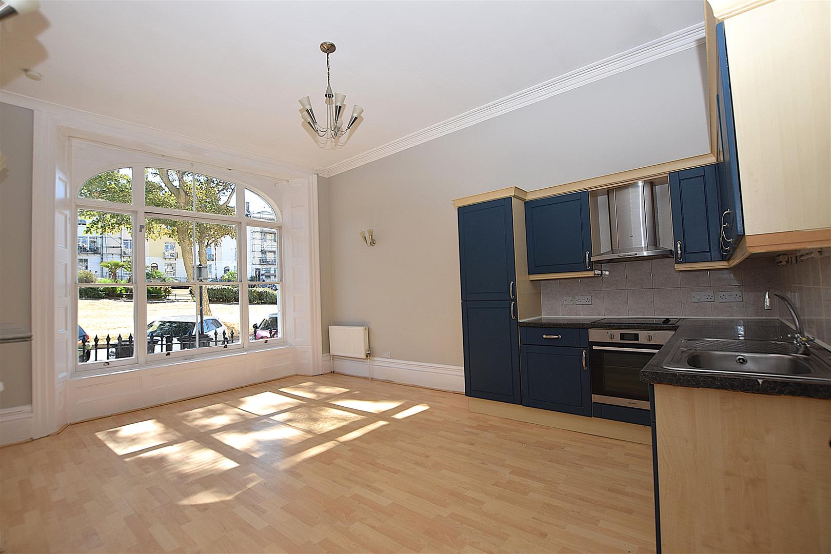 Flat Wellington Square in St Leonards
