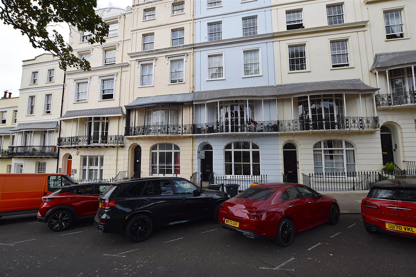 Flat Wellington Square in St Leonards