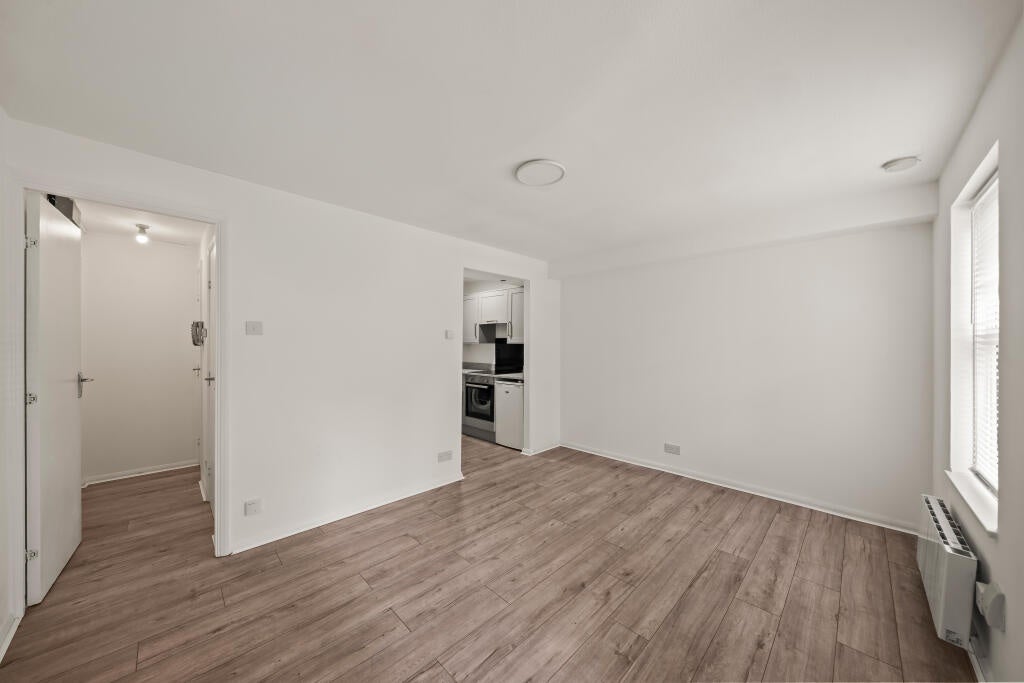 Flat Shinners Close in Greater London