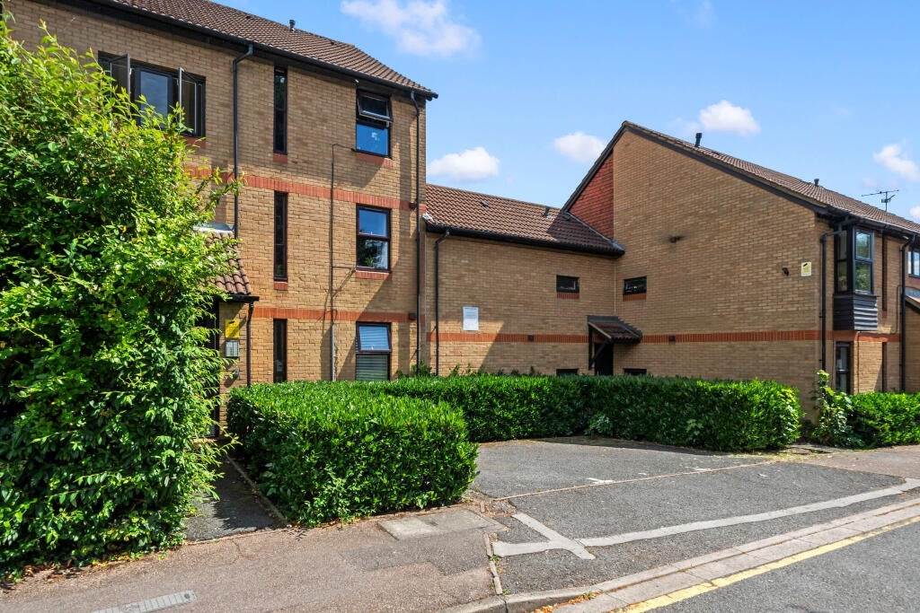 Flat Shinners Close in Greater London