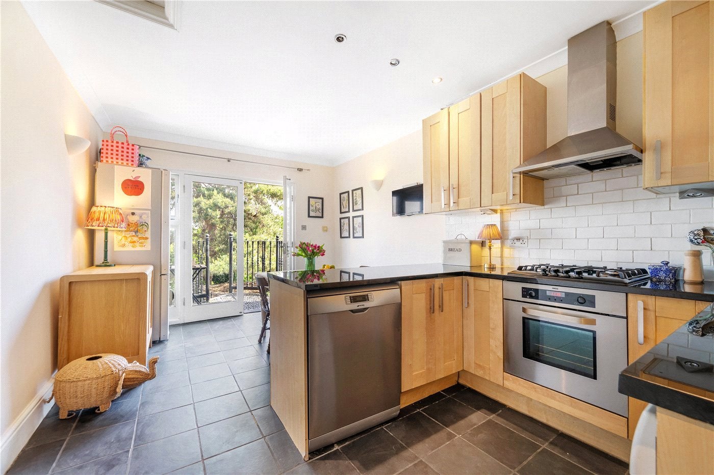 Flat Crebor Street in Greater London