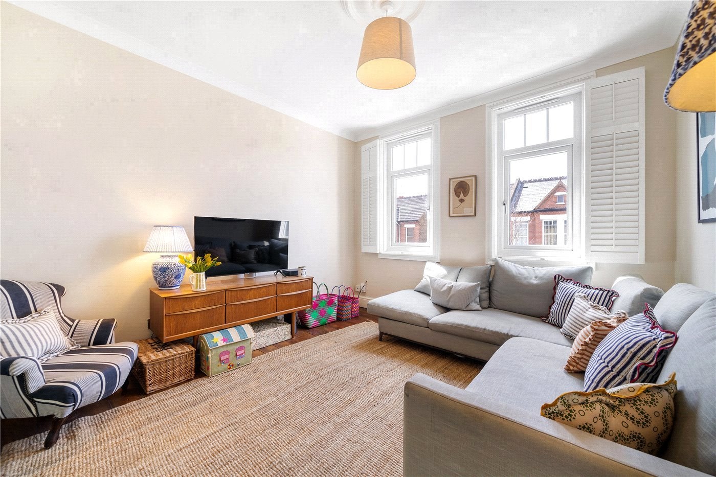 Flat Crebor Street in Greater London