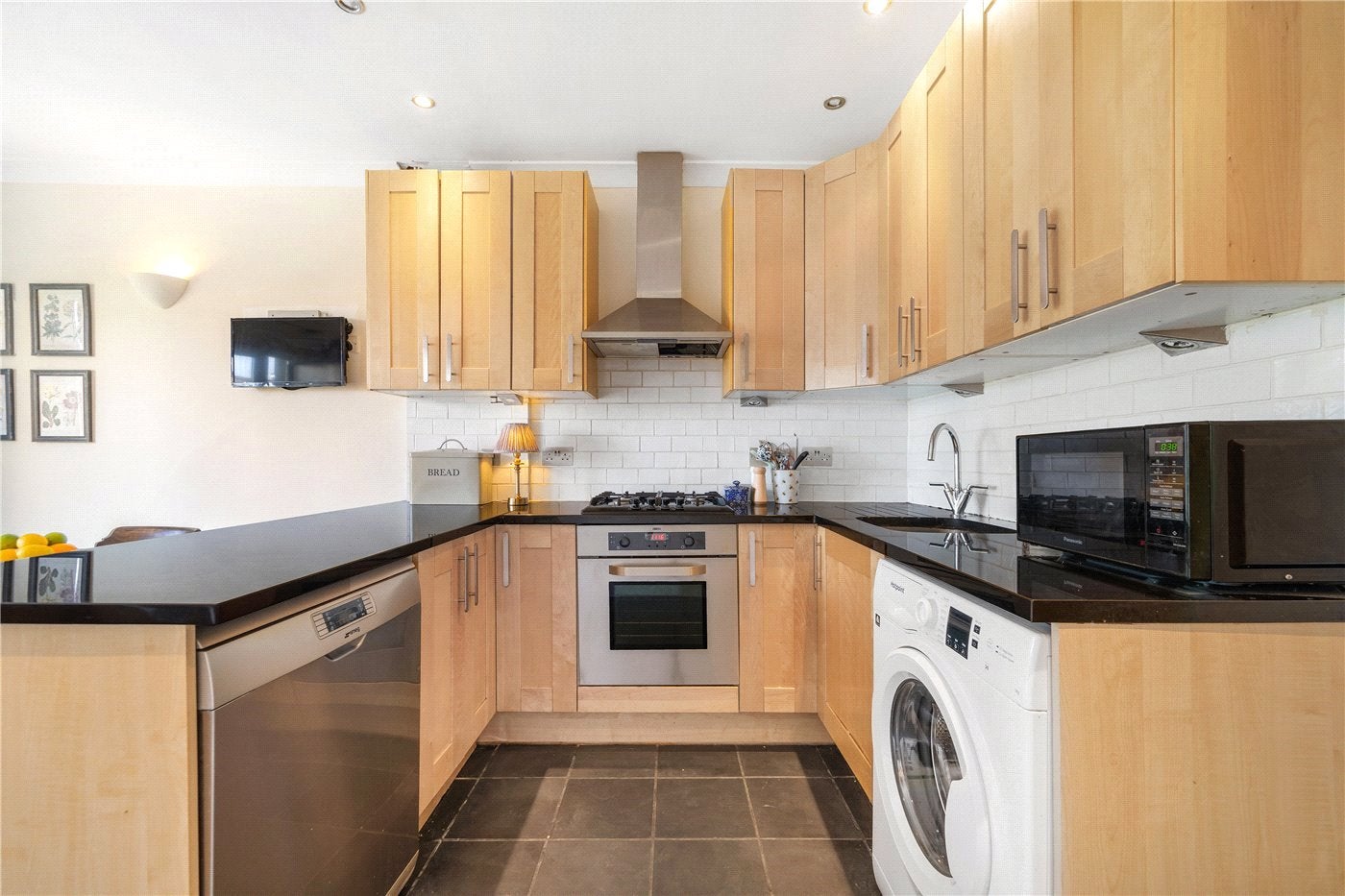 Flat Crebor Street in Greater London
