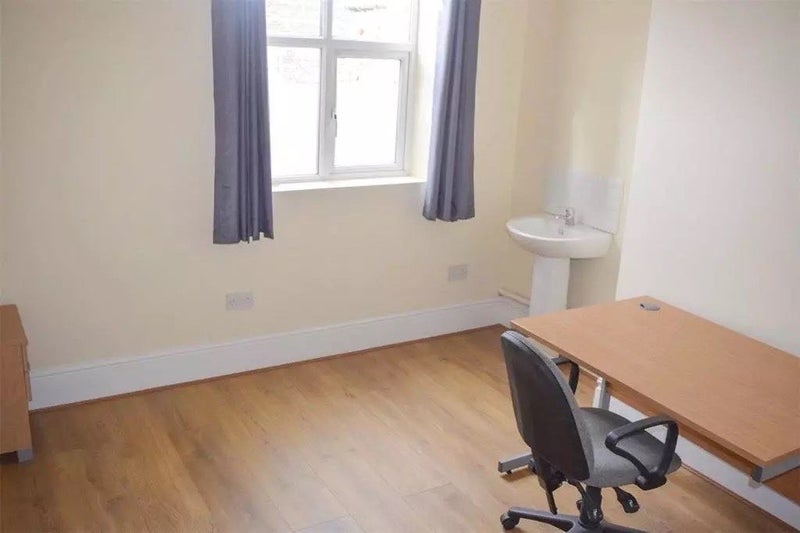 Room Granville Road in Manchester