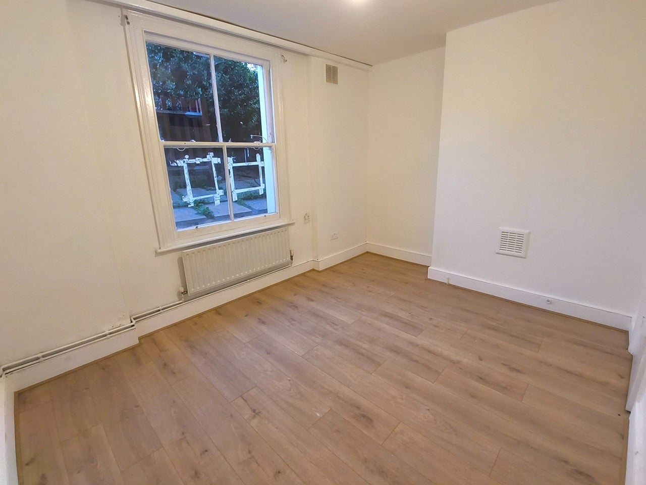 Flat Graham Road in Greater London