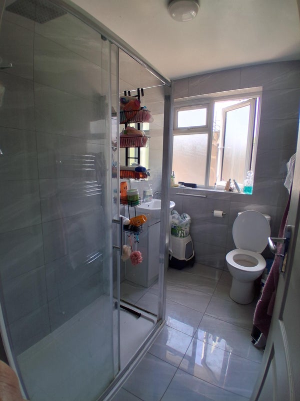 Room Cranbrook Road in Greater London