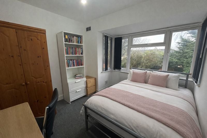 Room Beeston Road in Nottingham