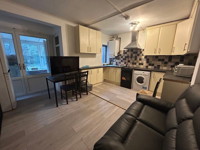 Room Beeston Road in Nottingham