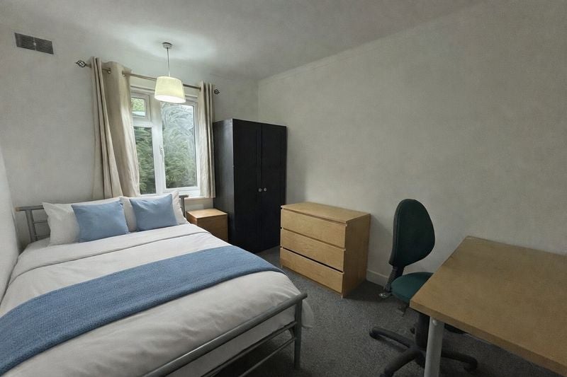 Room Beeston Road in Nottingham