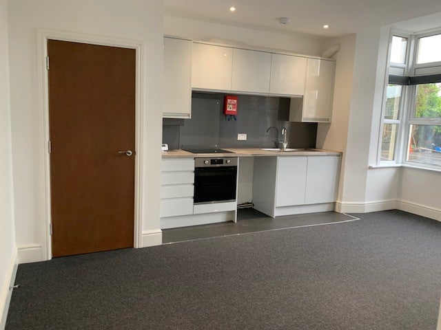 Flat Hanbury Close in Kingswood