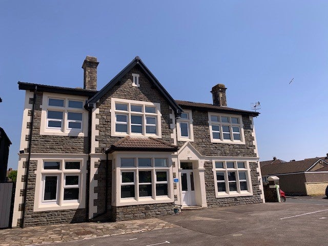 Flat Hanbury Close in Kingswood