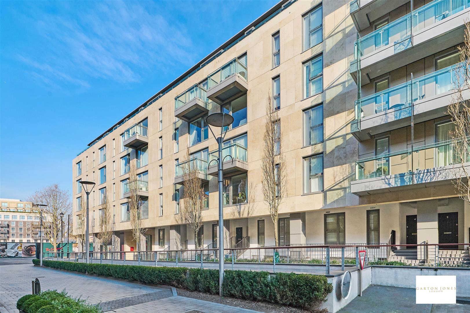 Flat Gatliff Road in City of Westminster