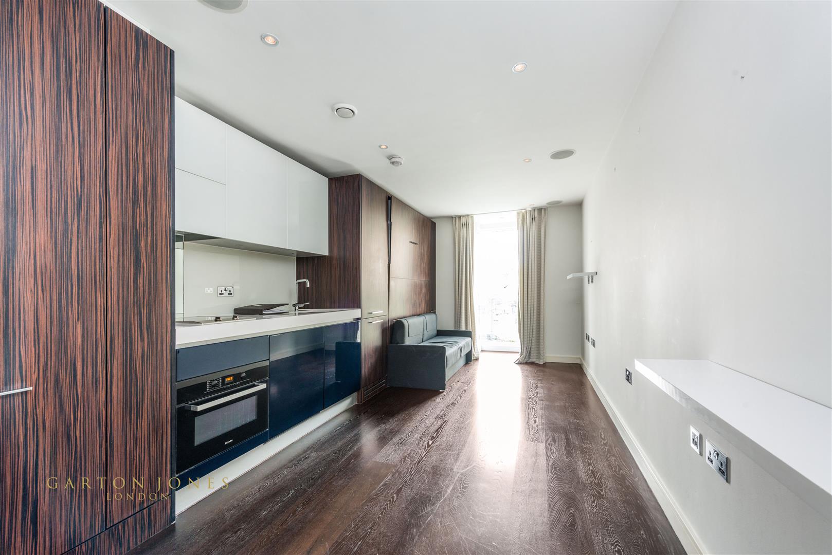 Flat Gatliff Road in City of Westminster