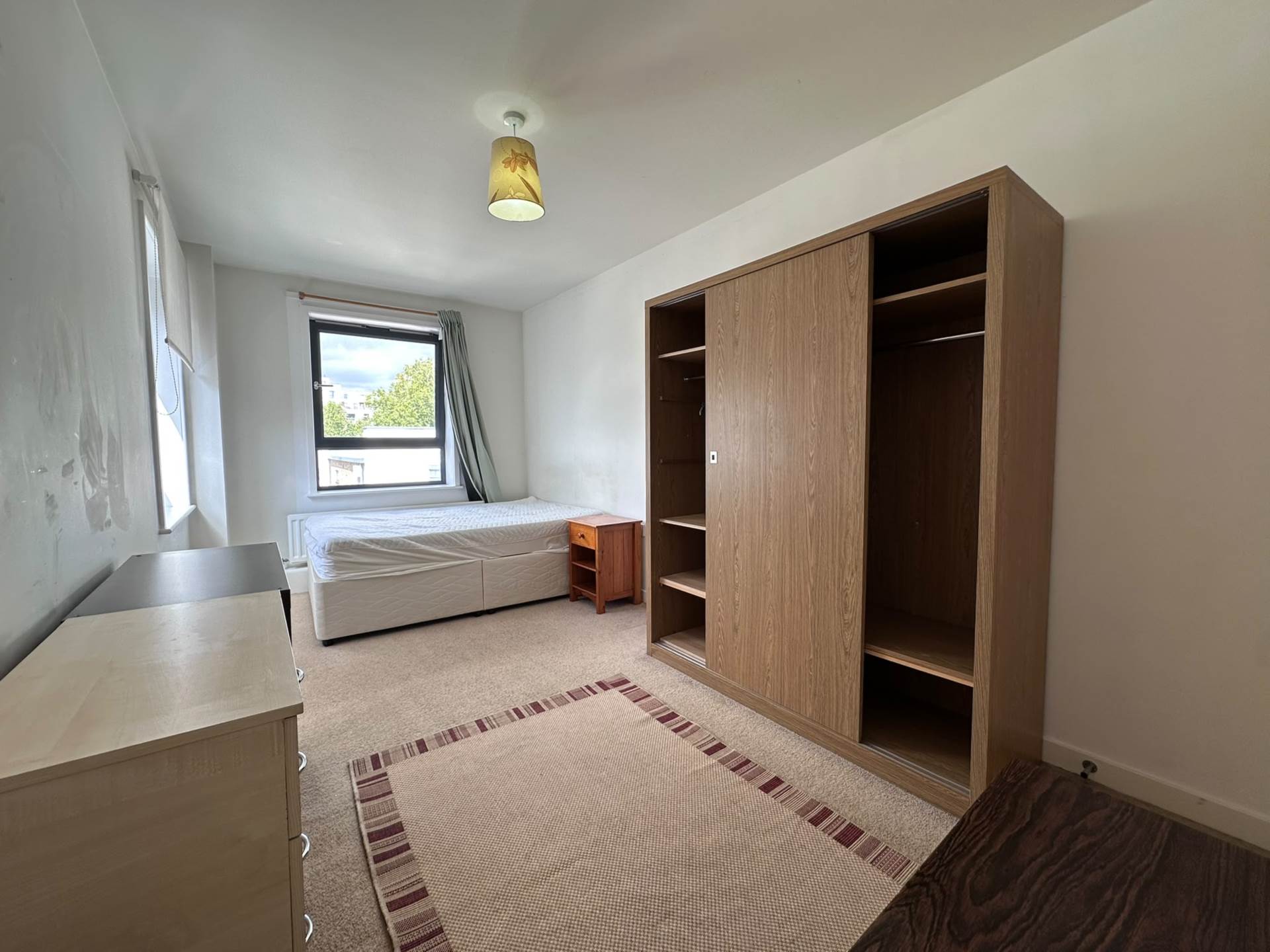 Room Maugham Way in Greater London