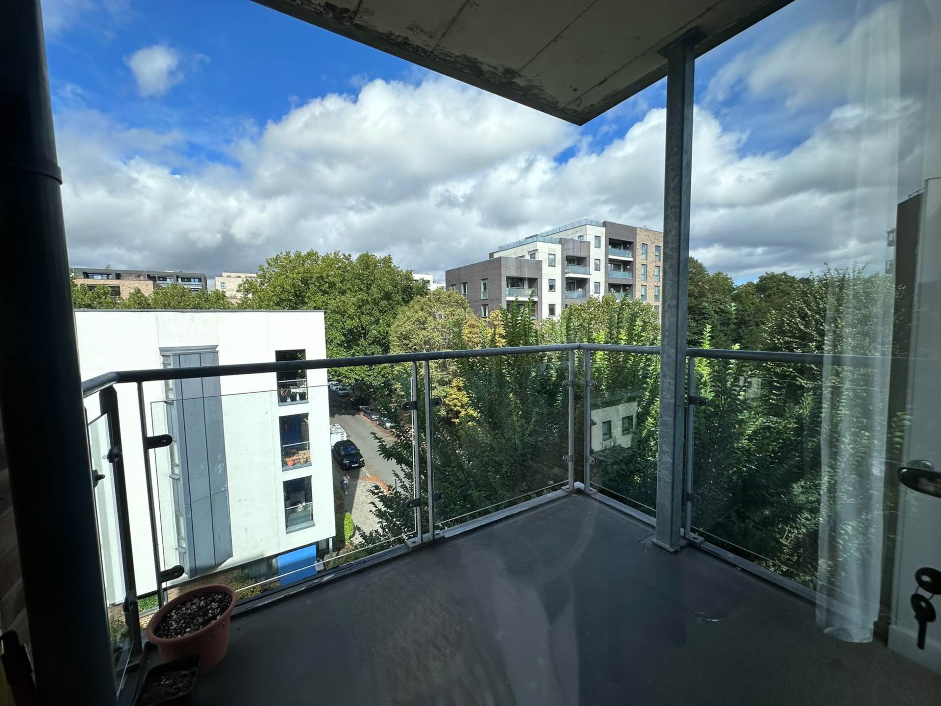Room Maugham Way in Greater London