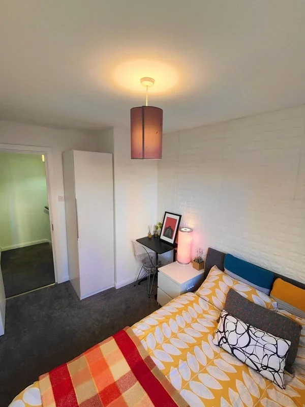 Room Cable Street in Greater London
