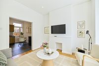 Flat Barcombe Avenue in Greater London
