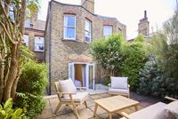 Flat Barcombe Avenue in Greater London