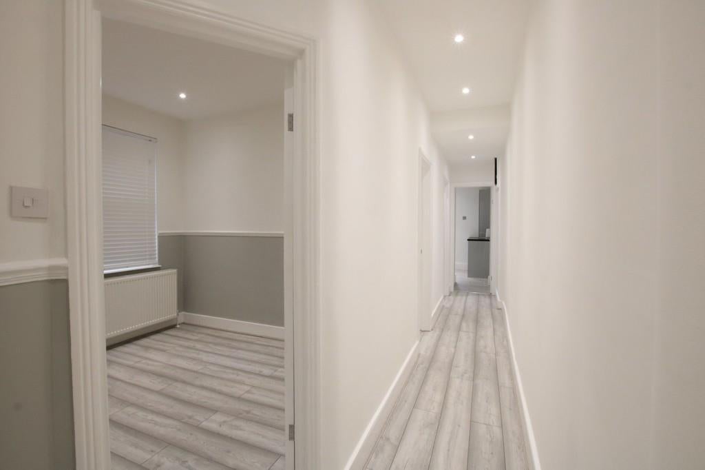 Flat Mora Road in Greater London