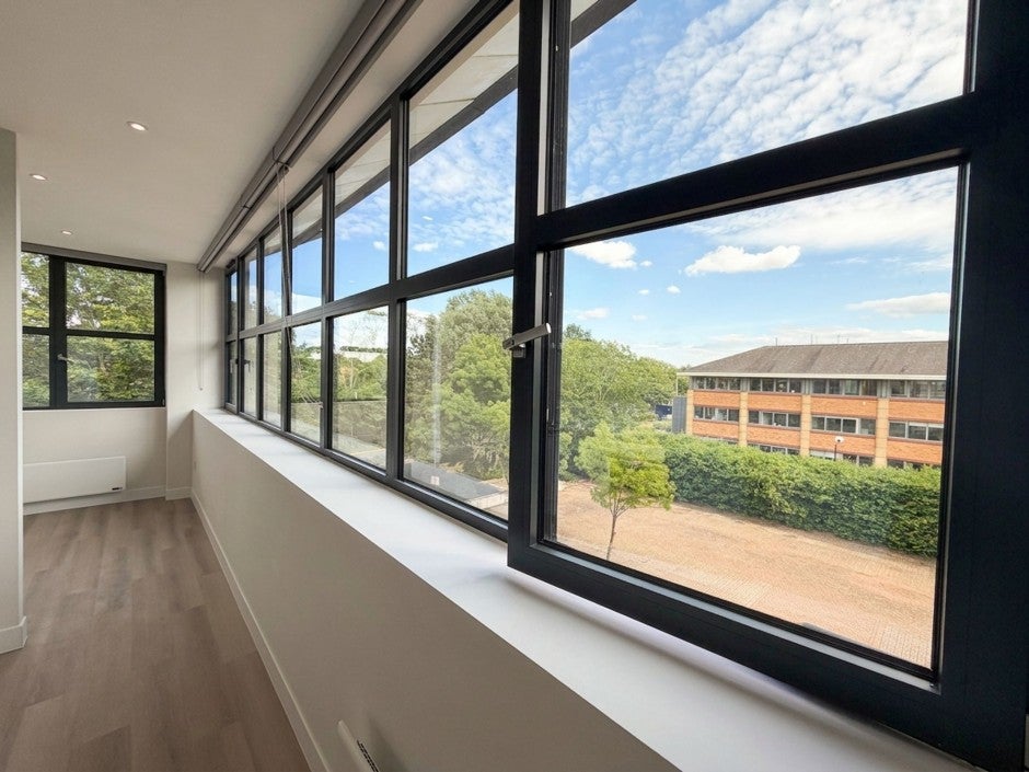 Flat Cowley Business Park in Greater London