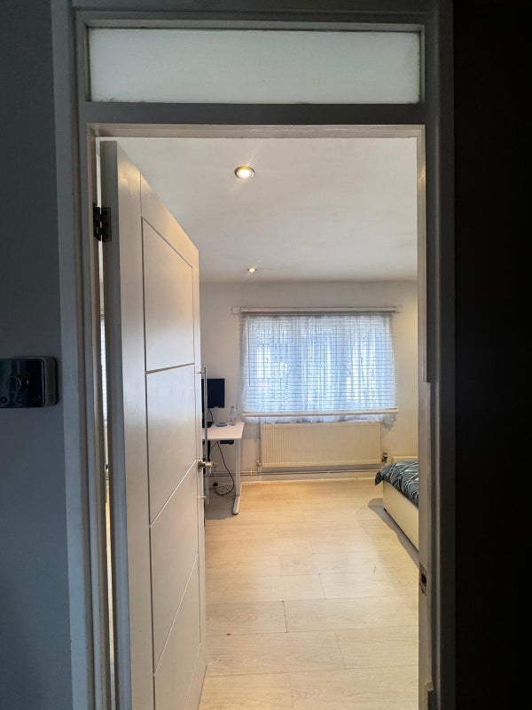 Room Pennyroyal Avenue in Greater London