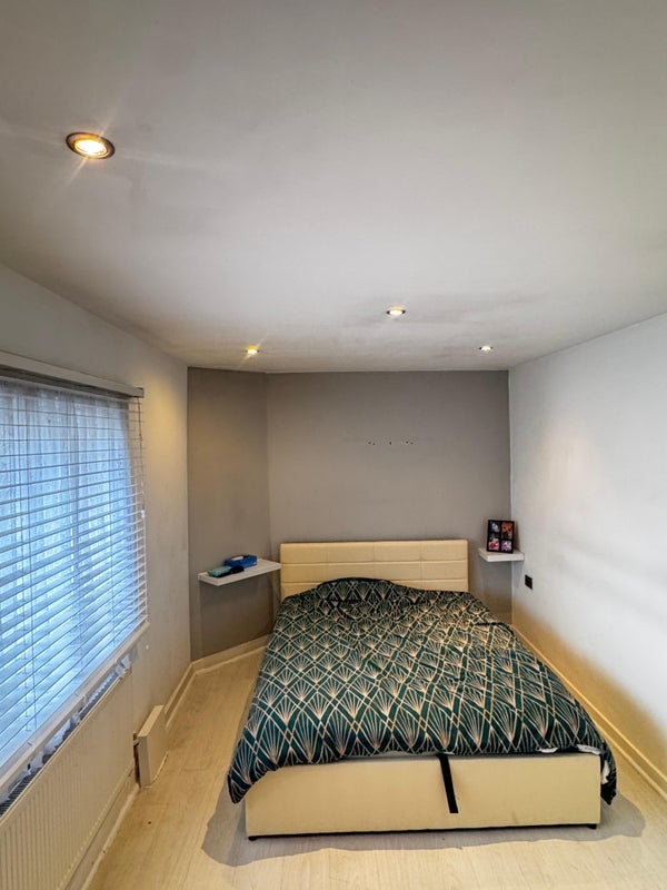 Room Pennyroyal Avenue in Greater London