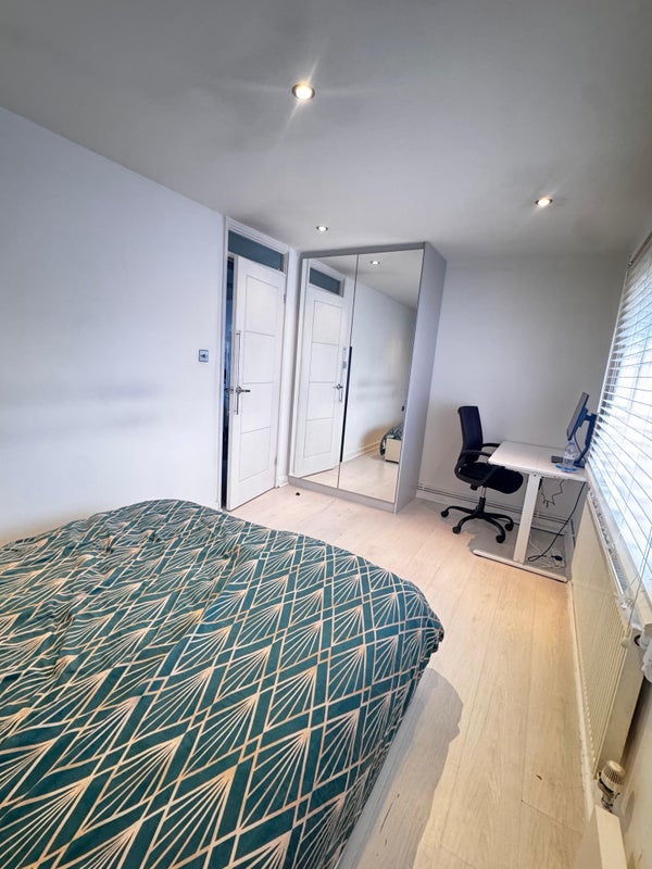 Room Pennyroyal Avenue in Greater London