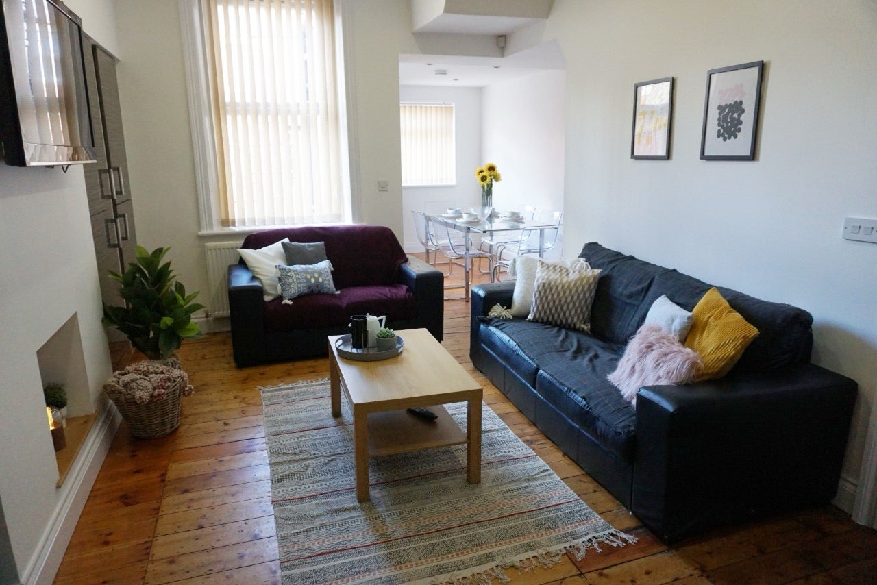 Flat Cardigan Terrace in Newcastle upon Tyne