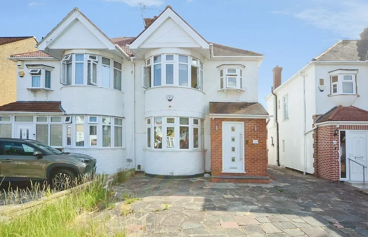 Flat Alveston Avenue in Greater London