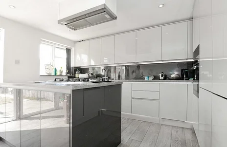 House Alveston Avenue in Greater London