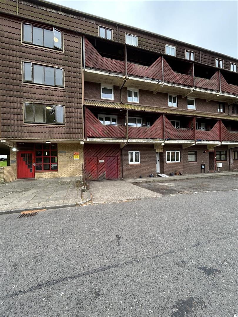 Flat Braehead Road in Cumbernauld