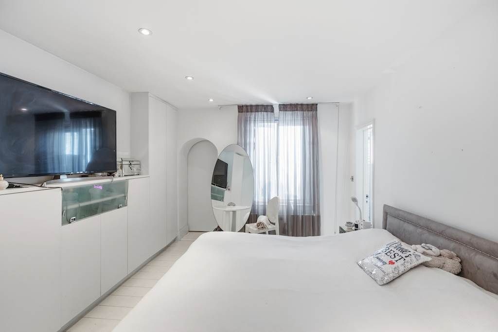 Flat Gunter Grove in Greater London
