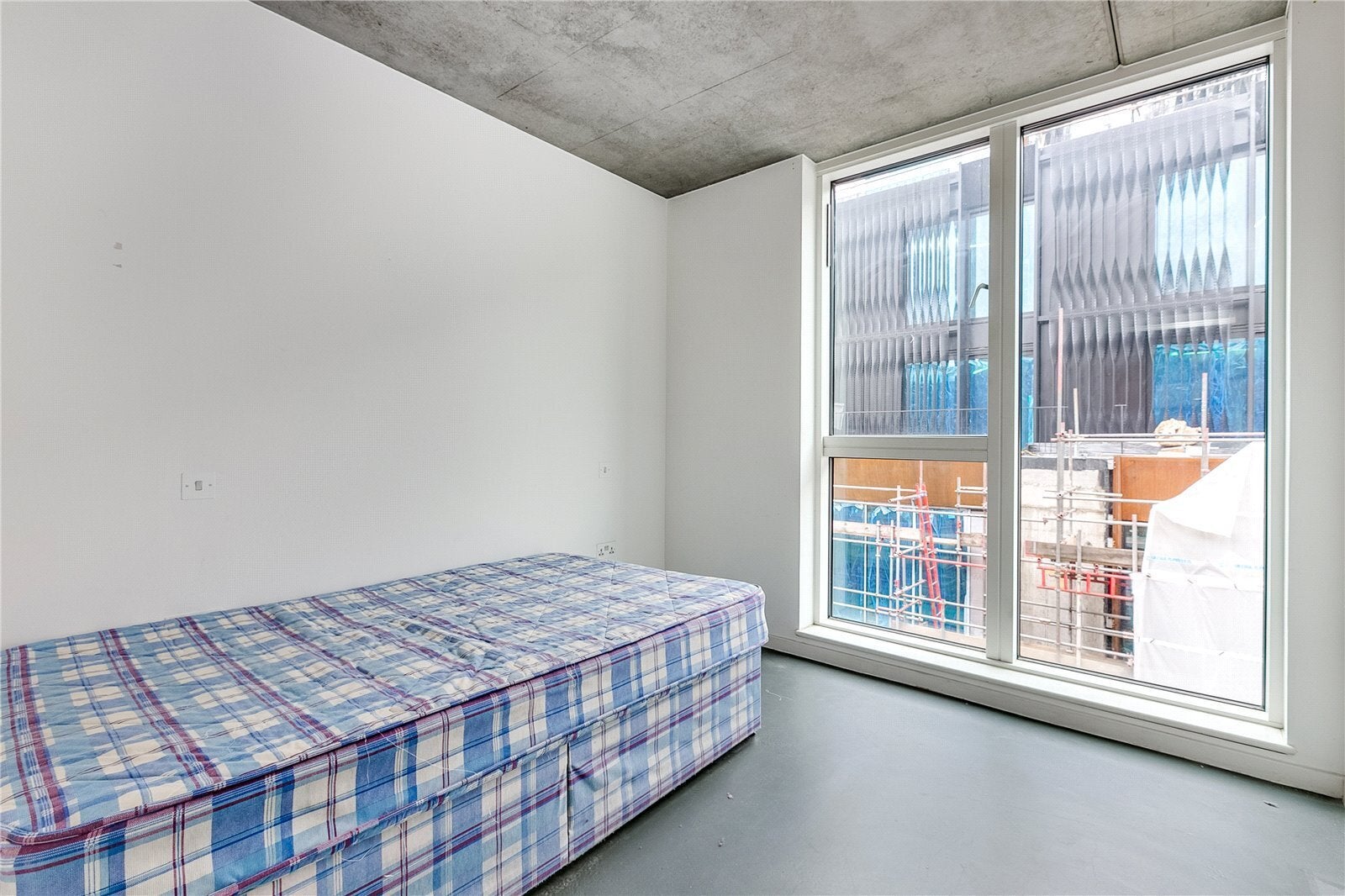 Flat Phipp Street in Greater London