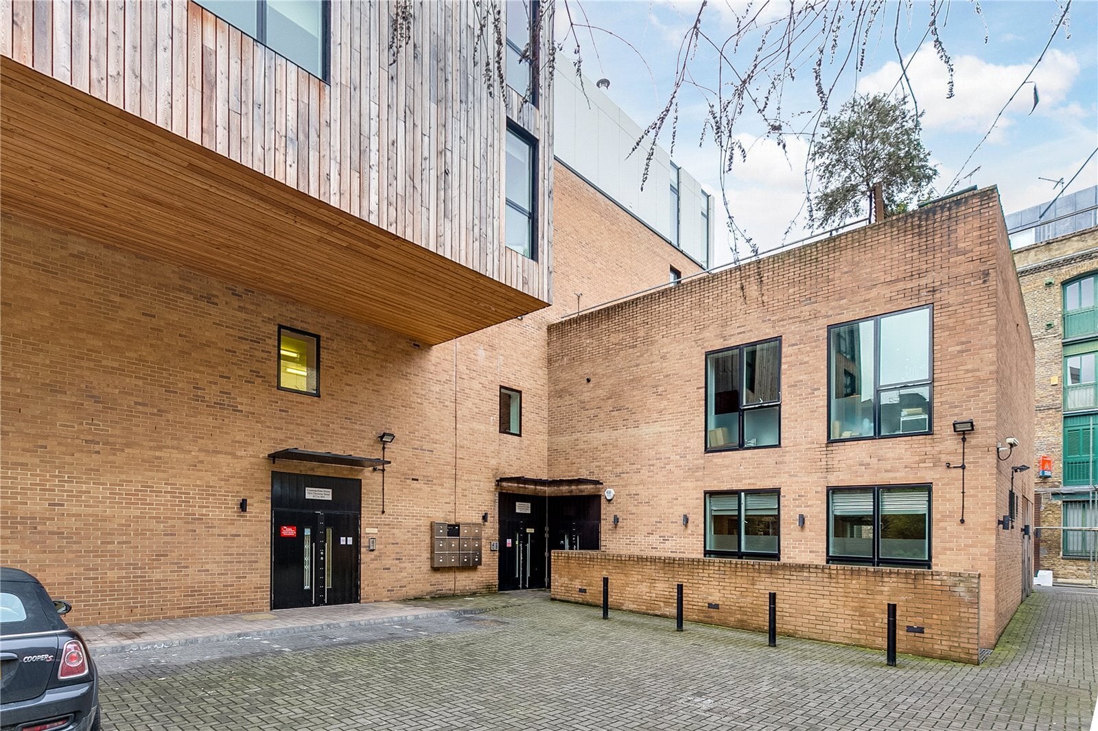 Flat Phipp Street in Greater London