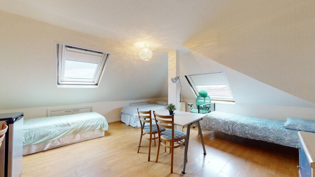 Room Cranhurst Road in Greater London
