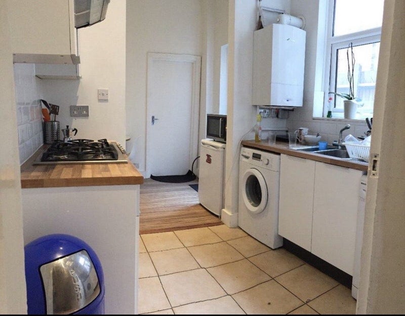 Room Denehurst Gardens in Greater London