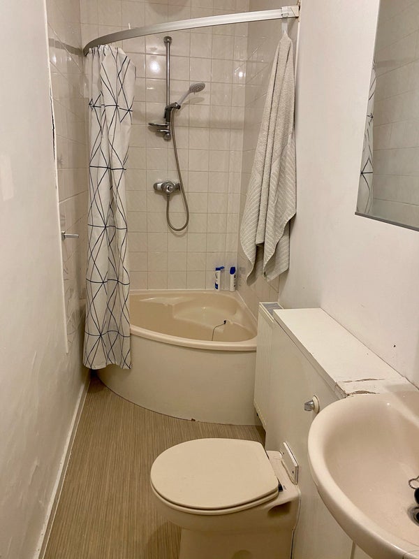 Room Denehurst Gardens in Greater London