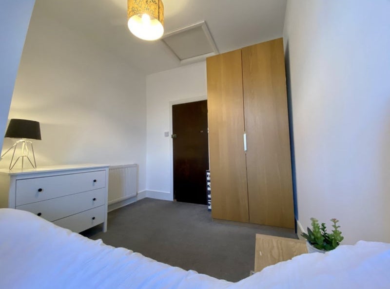 Room Denehurst Gardens in Greater London