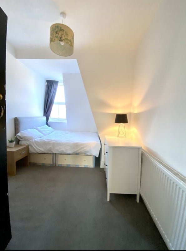 Room Denehurst Gardens in Greater London