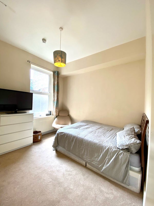 Room Denehurst Gardens in Greater London