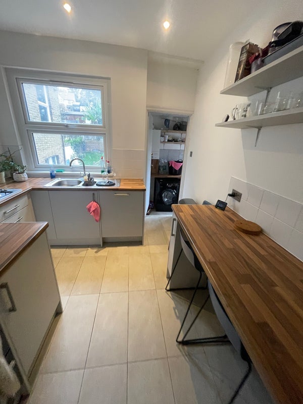 Room Algiers Road in Greater London