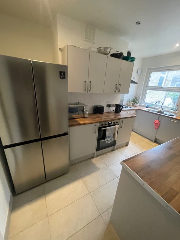 Room Algiers Road in Greater London