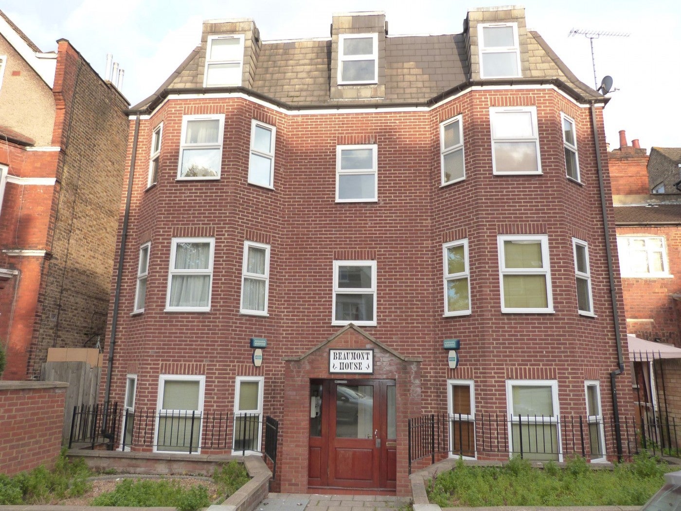 Flat Park Avenue in Greater London